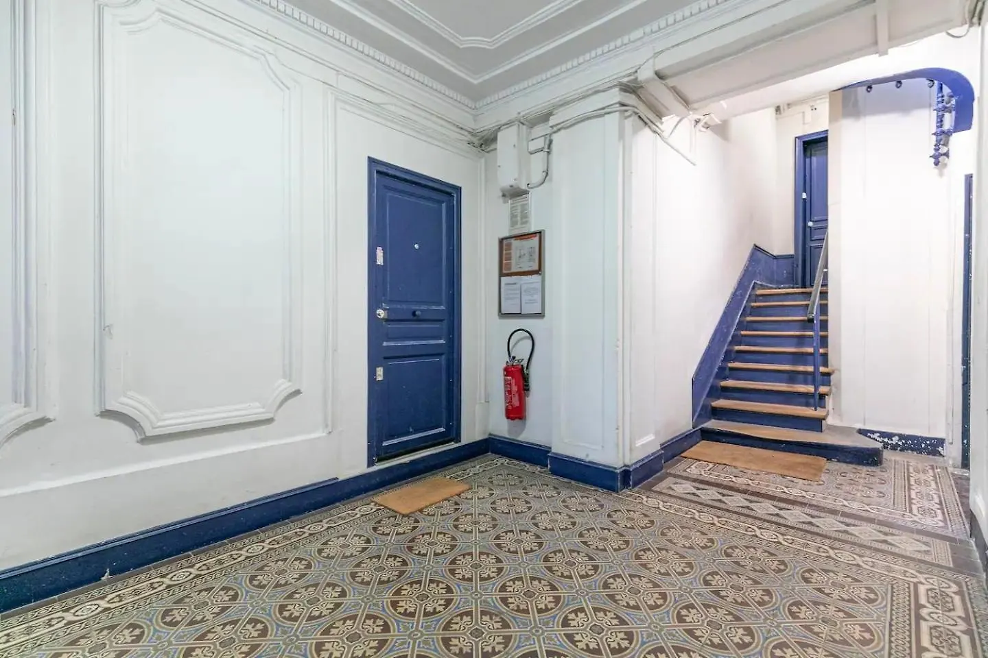 Gare Du Nord Confortable Pied A Terre Avec Patio Paris France